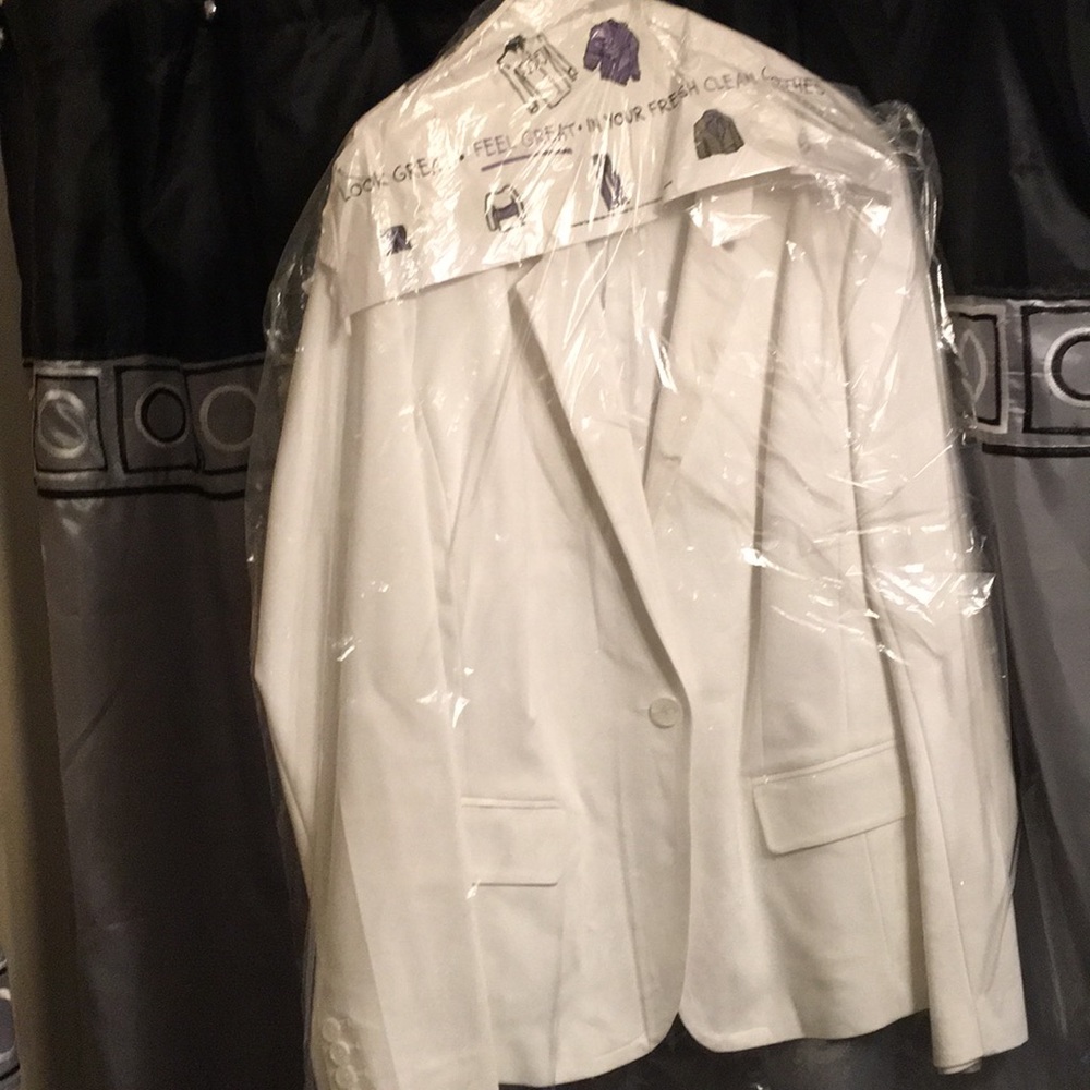 Tailored Fit Blazer With One Button (16) - image 1